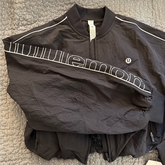 NWT lululemon Crinkle Nylon Track Jacket Wordmark Size S | Water-Repellent - Picture 6 of 12